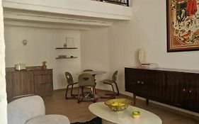 Appartement De Charme Au Coeur De La Roquette